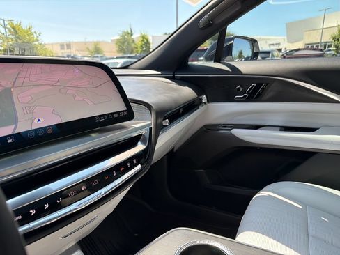 Used 2024 Cadillac Lyriq Luxury AWD/4WD image 24