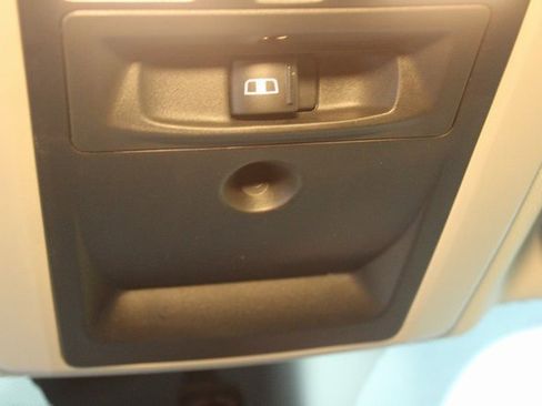 Used 2018 RAM 1500 Classic SLT image 24