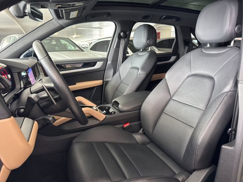 Used 2024 Porsche Cayenne S AWD/4WD image 5
