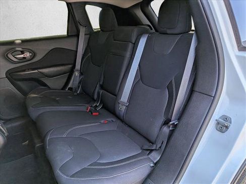 Used 2016 Jeep Cherokee Latitude w/ Cold Weather Group AWD/4WD image 17