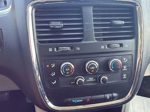 Used 2013 Dodge Grand Caravan SXT image 14