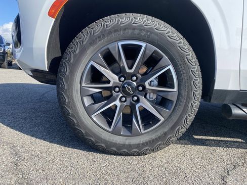 Used 2024 Chevrolet Tahoe Z71 w/ Luxury Package image 9