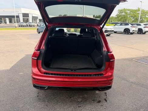 Certified 2024 Volkswagen Tiguan SE R-Line AWD/4WD image 10