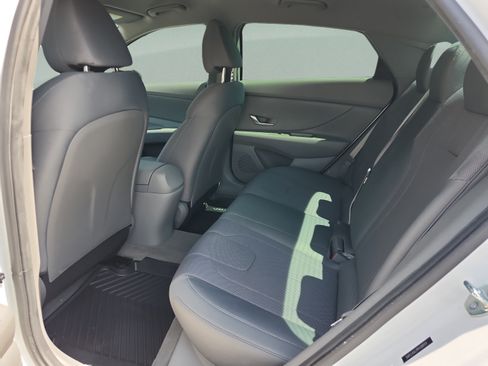 Certified 2023 Hyundai Elantra SE w/ Cargo Package FWD image 13