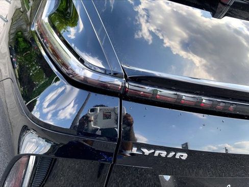 Used 2024 Cadillac Lyriq Luxury AWD/4WD image 29