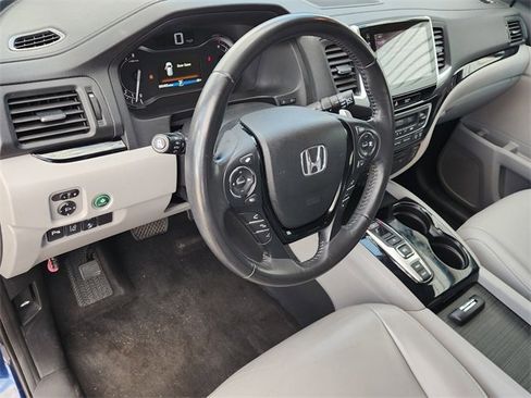 Certified 2018 Honda Pilot Touring image 2