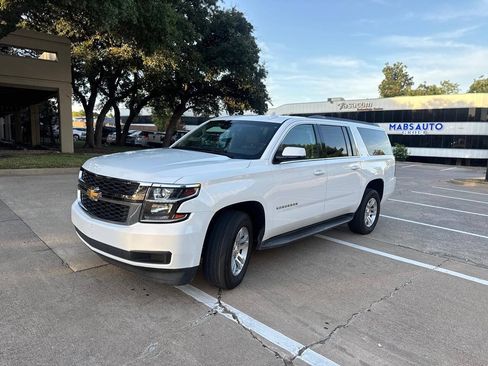 Used 2018 Chevrolet Suburban LT RWD image 2