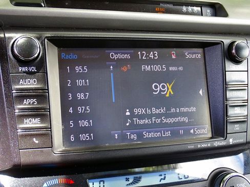 Used 2017 Toyota RAV4 XLE AWD/4WD image 32
