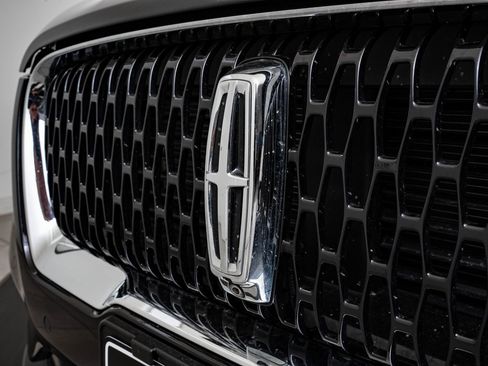 Used 2022 Lincoln Corsair Reserve w/ Equipment Group 201A image 3