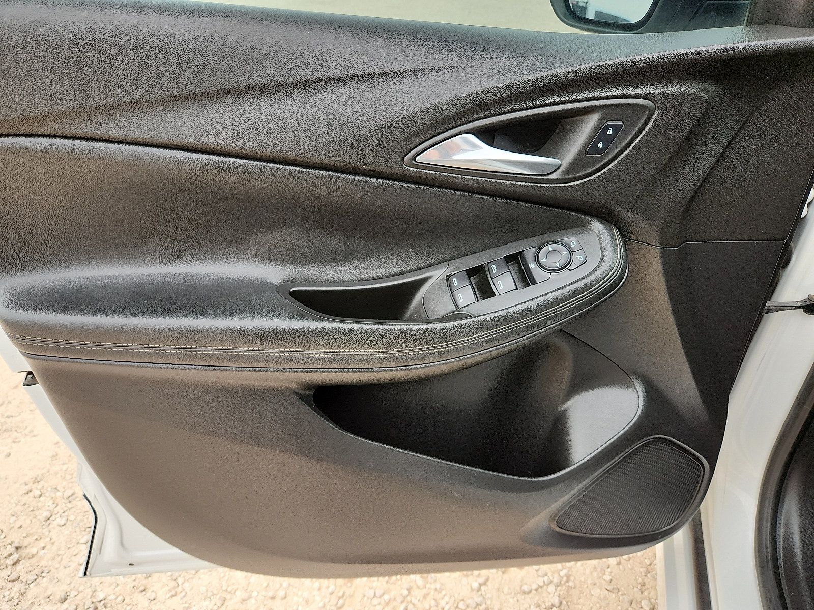 Used 2022 Buick Encore GX Select w/ Sport Touring Package FWD image 12