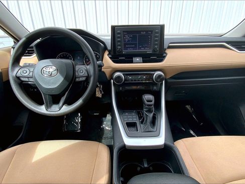 Used 2022 Toyota RAV4 LE AWD/4WD image 15