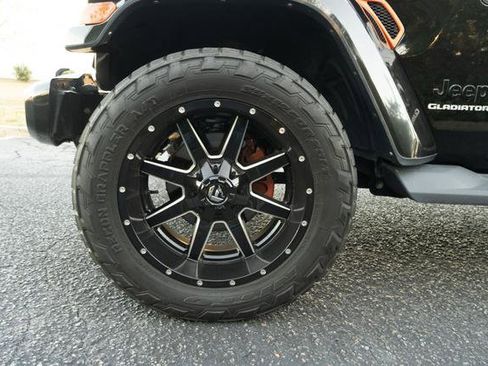 Used 2021 Jeep Gladiator Overland image 34