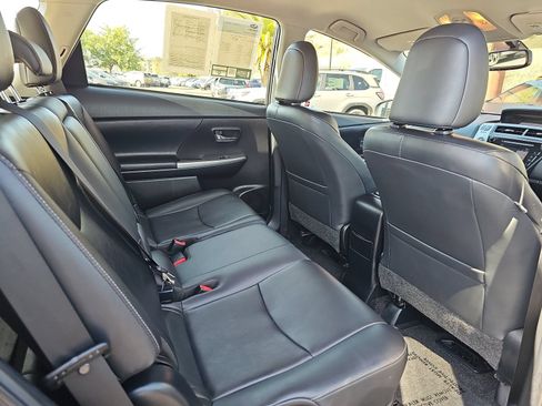 Used 2017 Toyota Prius V Four w/ Carpet Mat Package FWD image 11