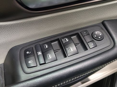Used 2023 Chrysler Voyager LX FWD image 27