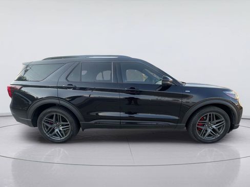 Certified 2026 Ford Explorer ST-Line w/ ST-Line Street Pack RWD image 2