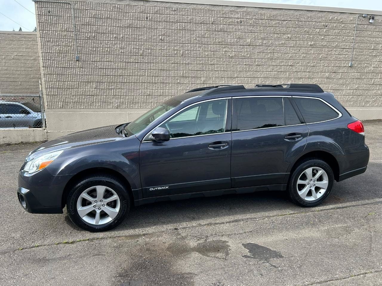 Used 2013 Subaru Outback 2.5i Premium AWD/4WD image 8