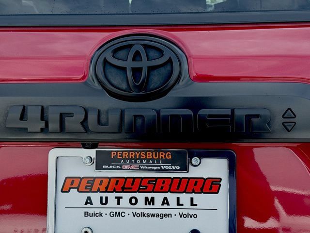Used 2022 Toyota 4Runner TRD Off-Road Premium AWD/4WD image 33