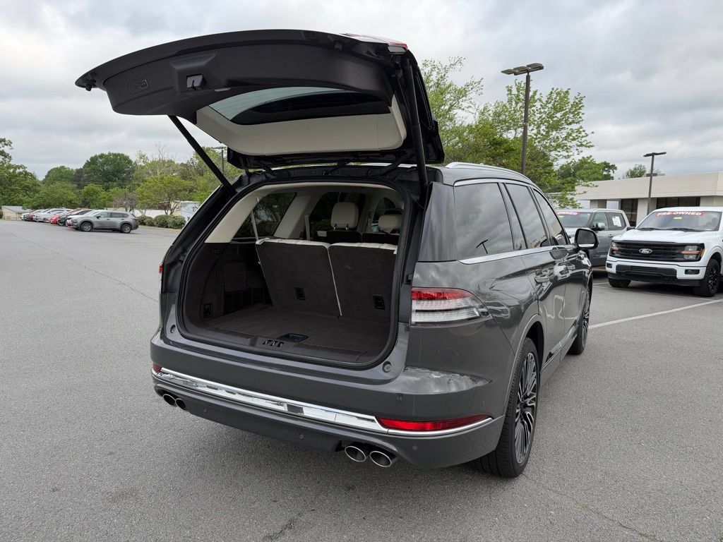 Used 2023 Lincoln Aviator Black Label w/ Dynamic Handling Package AWD/4WD image 9