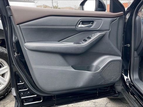 Used 2022 Nissan Rogue SV w/ SV Premium Package image 22