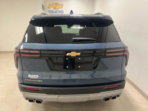 Used 2025 Chevrolet Traverse LT FWD image 17
