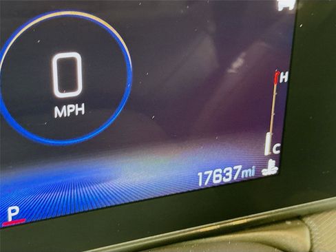 Used 2024 Chevrolet TrailBlazer RS w/ Convenience Package image 2