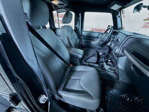Used 2018 Jeep Wrangler Unlimited Sport w/ Connectivity Group AWD/4WD image 27