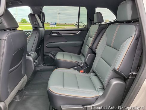 New 2026 GMC Acadia AT4 w/ Luxury Package AWD/4WD image 9