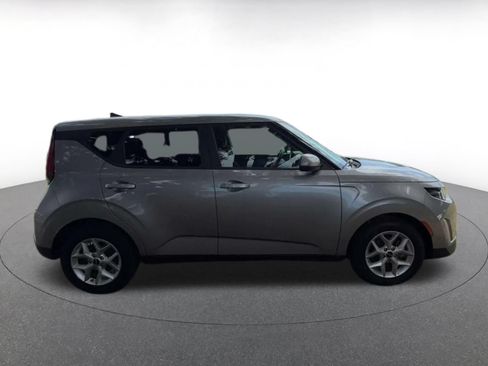 Used 2025 Kia Soul LX w/ LX Technology Package FWD image 16