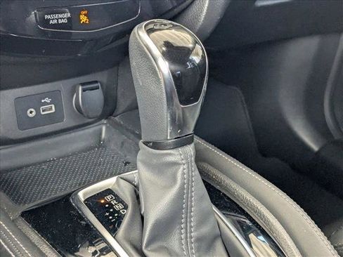 Used 2018 Nissan Rogue SL FWD image 8