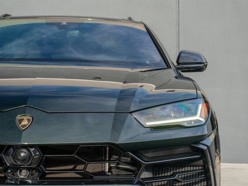 Used 2020 Lamborghini Urus image 26