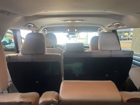 Used 2024 Toyota Highlander LE FWD image 14