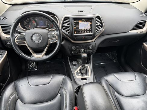 Used 2017 Jeep Cherokee Limited AWD/4WD image 16