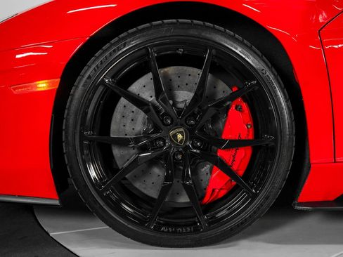 Used 2018 Lamborghini Aventador S image 16