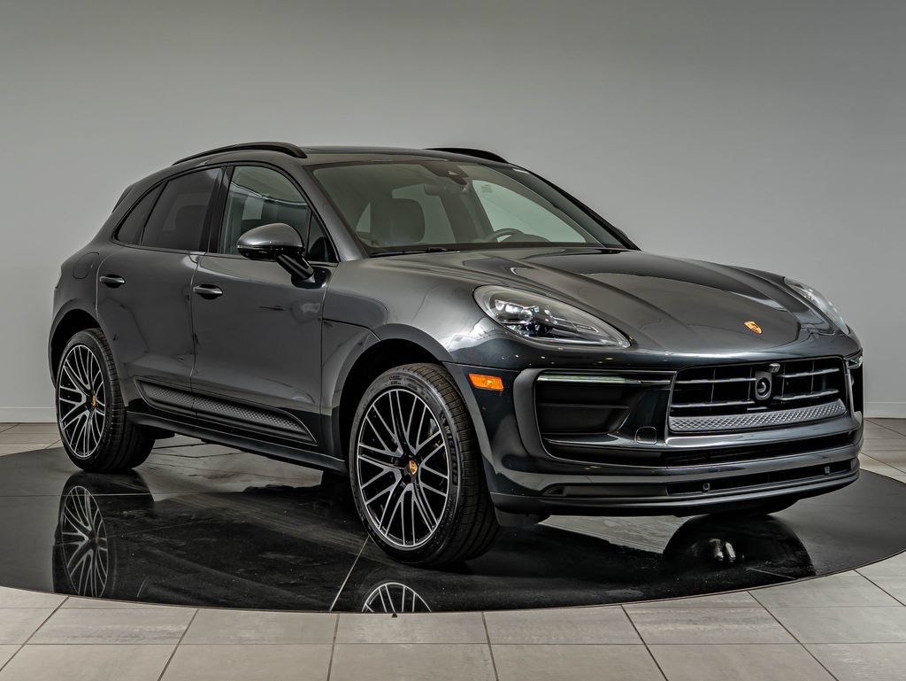 Certified 2026 Porsche Macan AWD/4WD image 10