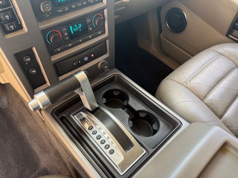 Used 2004 HUMMER H2 w/ Preferred Equipment Group AWD/4WD image 19