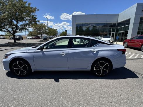 Used 2023 Nissan Altima 2.5 SR AWD/4WD image 3