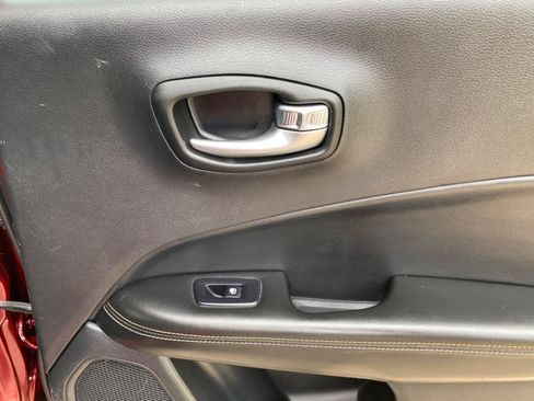Used 2021 Jeep Compass Latitude FWD image 41