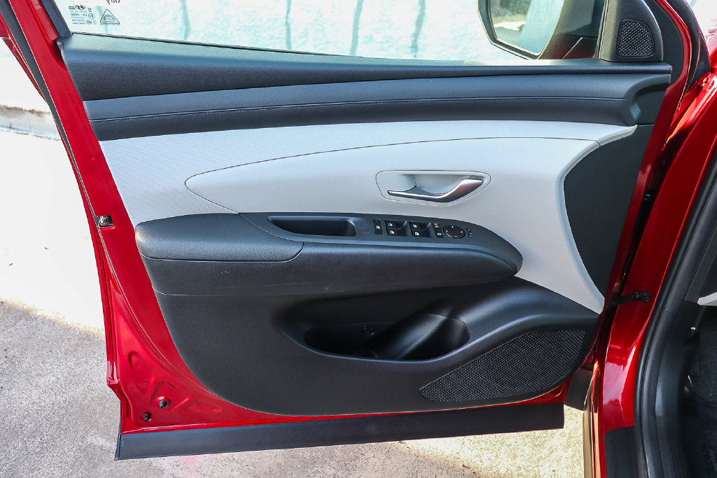 Used 2025 Hyundai Tucson SE FWD image 23
