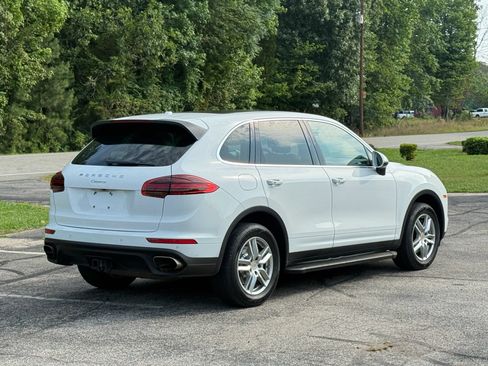 Used 2016 Porsche Cayenne AWD/4WD image 3
