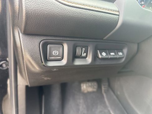 Used 2022 GMC Acadia AT4 w/ Technology Package AWD/4WD image 13