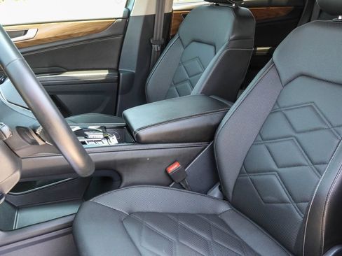 Used 2025 Volkswagen Atlas SE FWD image 5