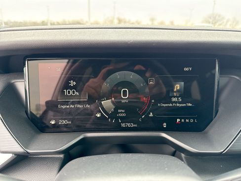 Used 2025 GMC Acadia Elevation image 10