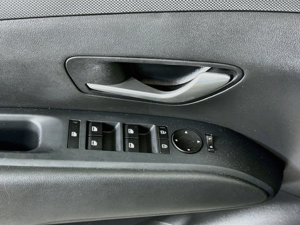 Used 2025 Hyundai Tucson SE FWD image 24