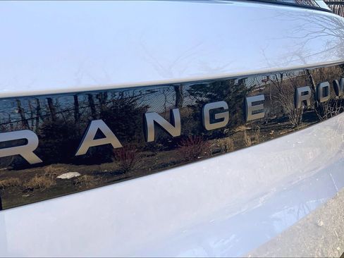 Used 2024 Land Rover Range Rover Sport SE image 9