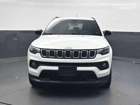 Used 2025 Jeep Compass Latitude AWD/4WD image 13