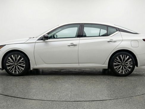 Used 2025 Nissan Altima 2.5 SV image 5