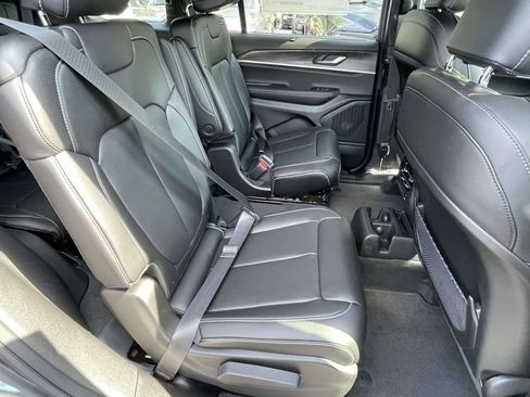 New 2025 Jeep Grand Cherokee Limited w/ Luxury Tech Group II image 33