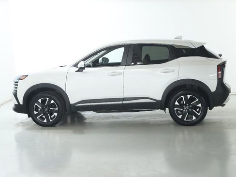 Certified 2025 Nissan Kicks SV image 40