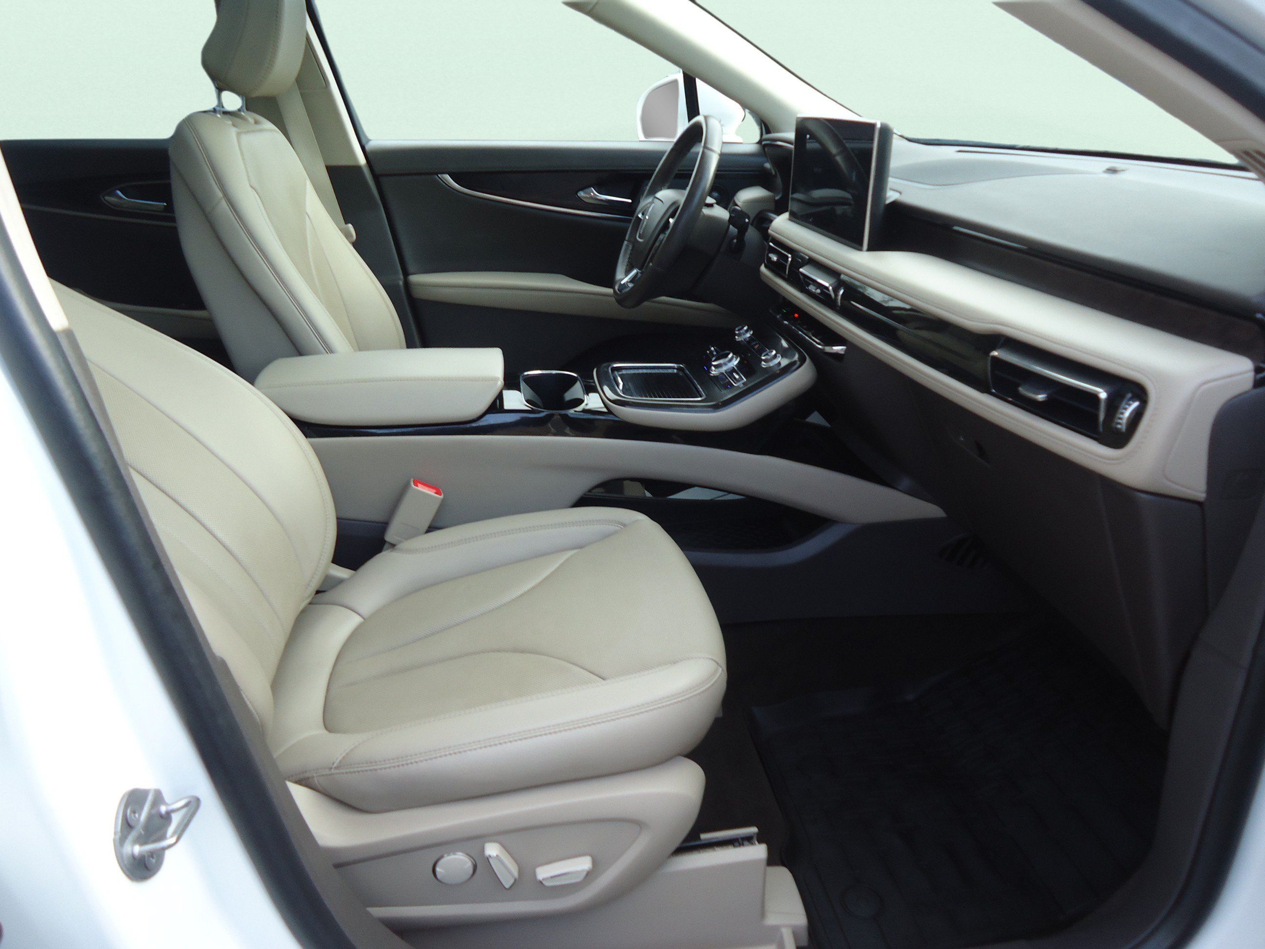 Used 2023 Lincoln Nautilus Reserve w/ Equipment Group 201A AWD/4WD image 26
