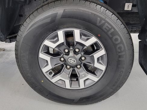 Certified 2023 Toyota Tacoma TRD Off-Road AWD/4WD image 13